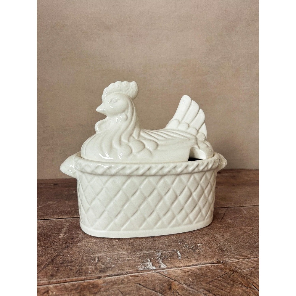 Vintage Ceramic White Chicken Sugar Bowl Nesting Hen - Farmhouse Kitchen - Picture 3 of 10